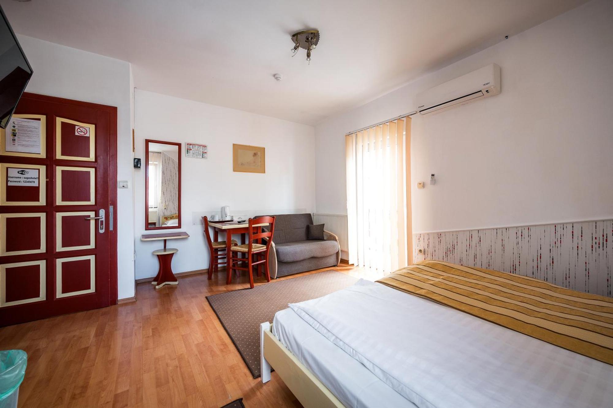 Hotel Sugas Сфынту-Георге Экстерьер фото
